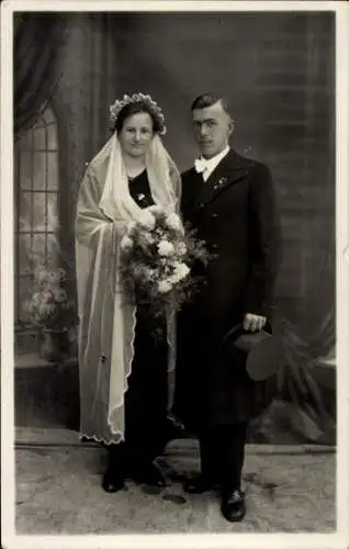 Foto Ak Pforzheim im Schwarzwald Baden Württemberg, Hochzeitspaar, Portrait