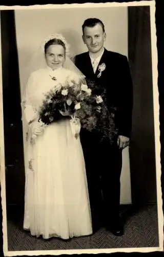 Foto Ak Pforzheim im Schwarzwald Baden Württemberg, Paar bei der Hochzeit, Portrait