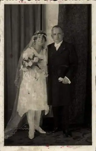 Foto Ak Pforzheim im Schwarzwald Baden Württemberg, Hochzeitspaar, Portrait