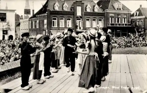 Ak Schagen Nordholland Niederlande, westfriesische Jugend