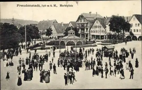 Ak Freudenstadt im Schwarzwald, Marktplatz, Passanten