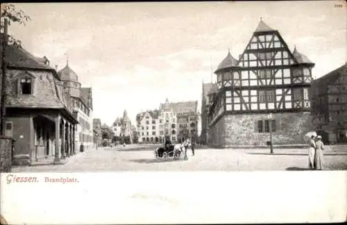 Ak Gießen an der Lahn Hessen, Brandplatz, Fachwerkhaus