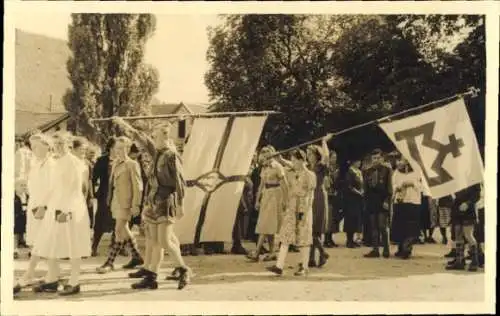 Foto Ak Brüggen am Niederrhein, Festzug 1952, Flaggenträger