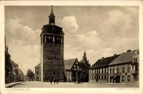 Ak Luckenwalde in Brandenburg, Marktplatz, Kirche