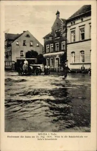 Ak Weida in Thüringen, Hochwasser der Auma 1924, Bahnhofstraße, Selle's Schuhfabrik, Auto