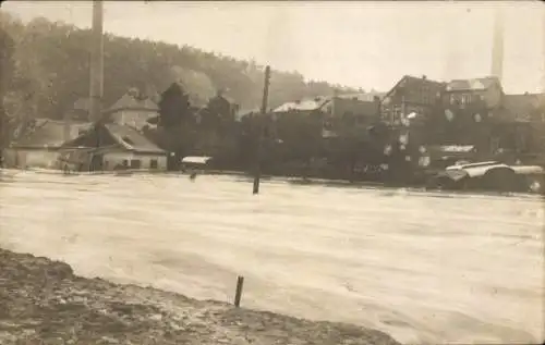 Foto Ak Weida in Thüringen, Hochwasser 1924, Fabrikgebäude, Fachwerkhaus