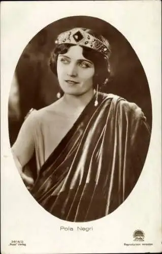 Ak Schauspielerin Pola Negri, Portrait, Schmuck, Krone