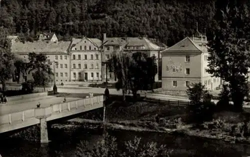 Ak Elsterberg im Vogtland, August Bebel Brücke und Karl Liebknecht Straße