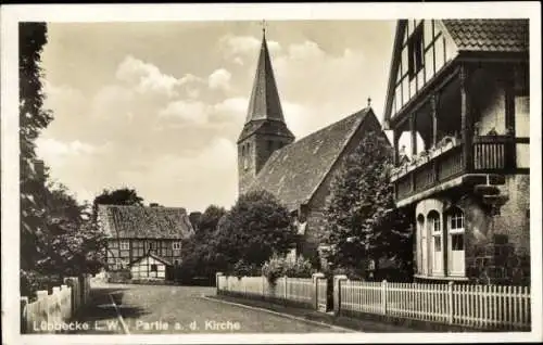 Ak Lübbecke Westfalen, Partie an der Kirche, Straße