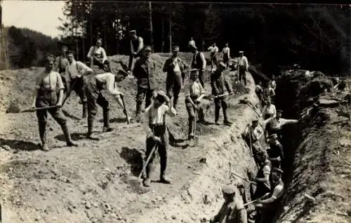 Foto Ak Deutsche Soldaten in Uniformen, Schützengraben