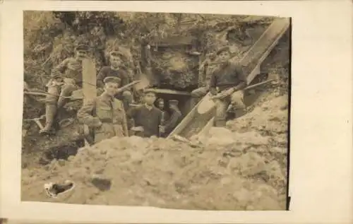 Foto Ak Deutsche Soldaten in Uniformen, I WK