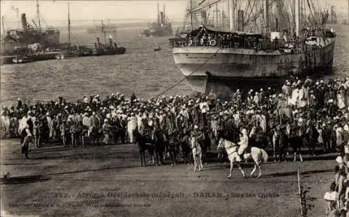 Ak Dakar Senegal, Hafen, Dampfschiff, französische Truppen