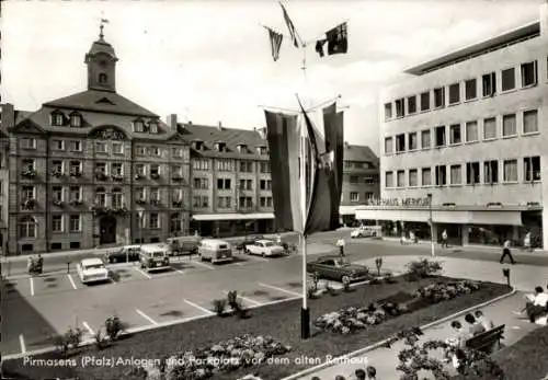 Ak Pirmasens am Pfälzerwald, Anlagen und Parkplatz vor dem alten Rathaus