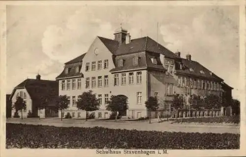 Ak Reuterstadt Stavenhagen in Mecklenburg, Schulhaus