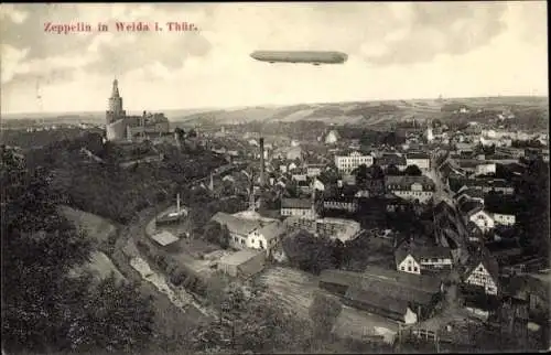 Ak Weida im Kreis Greiz Thüringen, Zeppelin über die Stadt