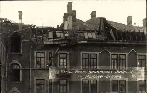 Foto Ak München Bayern, Der in Brand geschossene Dachstuhl der Mathäser Brauerei