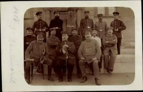 Foto Ak Deutsche Soldaten in Uniformen, Gruppenaufnahme, I WK