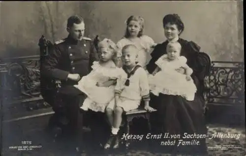 Ak Herzog Ernst II von Sachsen Altenburg mit Familie, Portrait