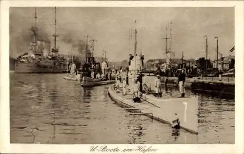 Ak Deutsche U Boote im Hafen, U 7, Unterseeboote