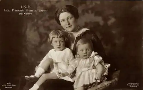 Ak Frau Prinzessin Franz von Bayern mit ihren Kindern, Isabella von Croy, Portrait