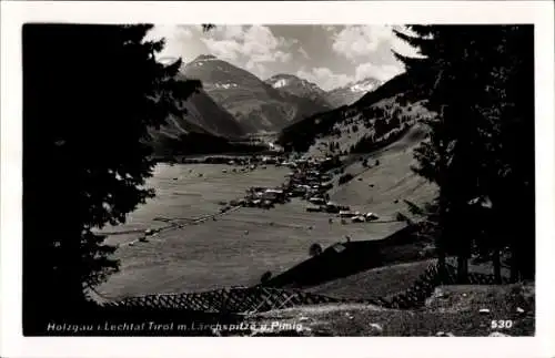 Ak Holzgau in Tirol, Durchblick zum Ort, Lechtal, Lärchspitze und Pimig