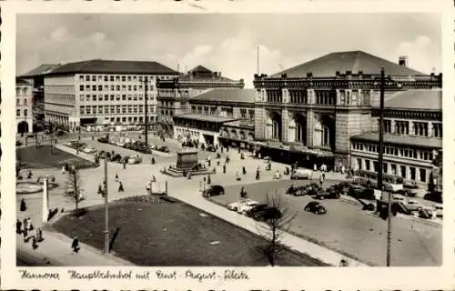 Ak Hannover, Hauptbahnhof mit Ernst August Platz, Denkmal