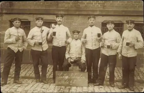 Foto Ak Saarbrücken im Saarland, Deutsche Soldaten in Uniformen, Inf. Rgt. 8