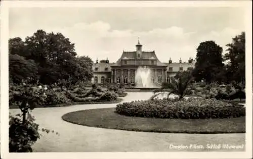 Ak Dresden Pillnitz, Schloss, Museum, Springbrunnen