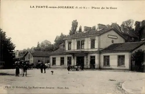 Ak La Ferté sous Jouarre Seine et Marne, Place de la Gare