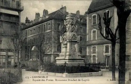 Ak Grenoble Isère, Square des Postes, Monument Doudart de Lagree