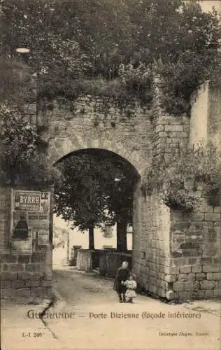 Ak Guérande Loire Atlantique, Porte Bizienne, Facade Interieure, zwei Kinder