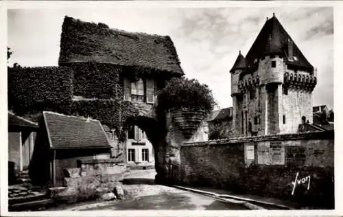 Ak Nevers Nièvre, Porte du Croux und seine Eingangstür