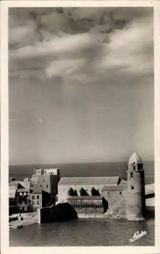 Ak Collioure Pyrénées-Orientales, Kirche Saint Vincent, bewölkter Himmel