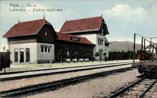 Ak Pale Bosnien Herzegowina, Bahnhof, Gleisseite