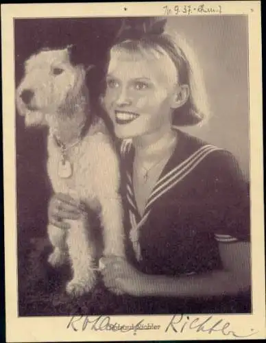 Foto Schauspielerin Rotraut Richter, Portrait mit Terrier, Autogramm