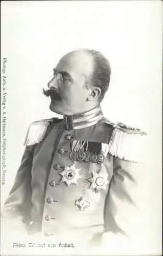 Foto Ak Prinz Eduard von Anhalt, Portrait im Profil, Uniform, Orden