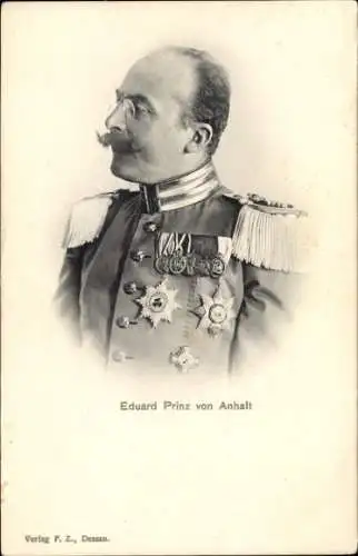 Ak Prinz Eduard von Anhalt, Portrait im Profil, Uniform, Orden