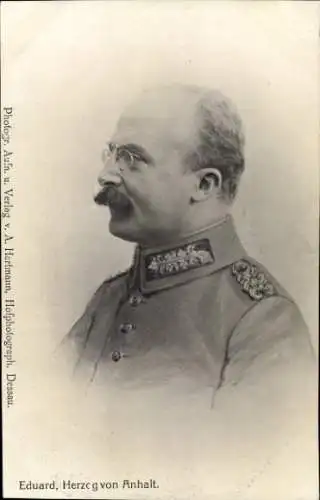 Ak Herzog Eduard von Anhalt, Portrait im Profil, Uniform