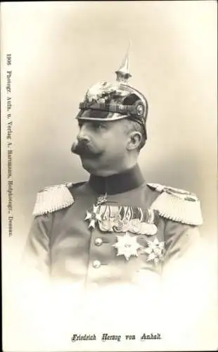 Ak Friedrich Herzog von Anhalt, Portrait in Uniform, Orden, Pickelhaube