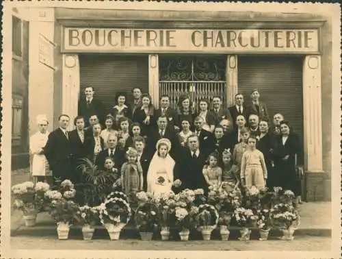 Foto Paris, Hochzeitspaar vor einer Metzgerei