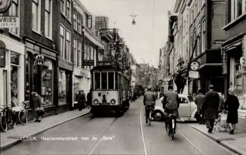 Ak Leiden Südholland Niederlande, Haarlemmerstraat, Geschäfte, Straßenbahn