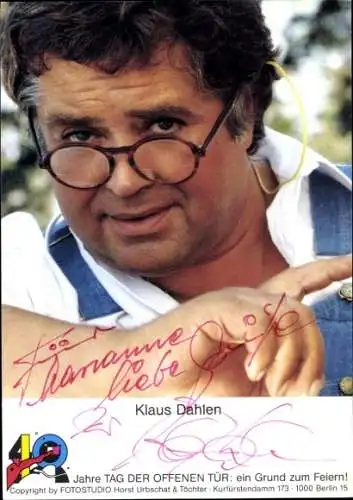 Ak Schauspieler Klaus Dahlen, Portrait, Autogramm, Brille, Tag der offenen Tür