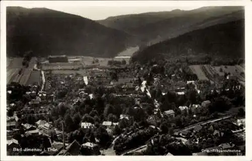 Ak Ilmenau in Thüringen, Fliegeraufnahme, Blick auf Ortschaft und Umgebung