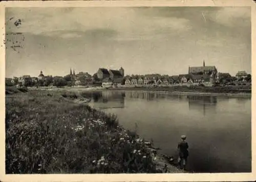 Ak Haßfurt Unterfranken, Fluss, Junge am Ufer