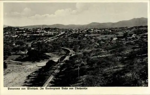 Ak Windhoek Windhuk Namibia Deutsch Südwestafrika, Panorama, Bahn von Okahandja