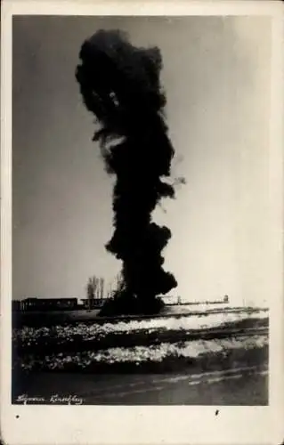 Foto Ak Kriegsschauplatz 1. WK, Schwerer Einschlag