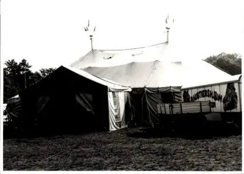 Foto Zirkus Hein, Zirkuszelt, Wagen der Raubtiershow, Wittenberge 1989