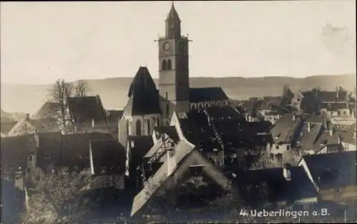 Foto Ak Überlingen am Bodensee, Teilansicht, Kirche