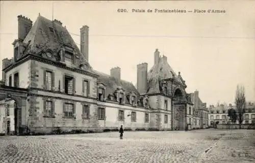 Ak Fontainebleau Seine et Marne, Palais, Place d'Armes