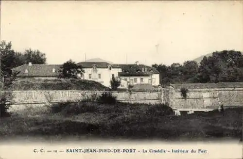 Ak Saint Jean Pied de Port Pyrénées Atlantiques, Citadelle, Interieur du Fort